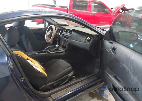 2011 Ford Mustang V6 z USA, uszkodzony, nr VIN 1ZVBP8AM9B5105482